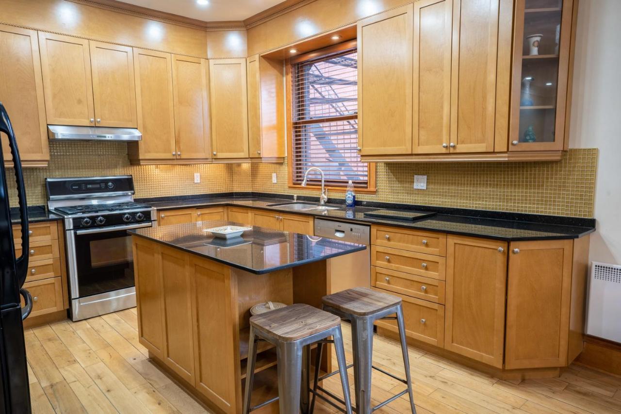 Chic 2br Near Little Italy - 5mins To Metro *