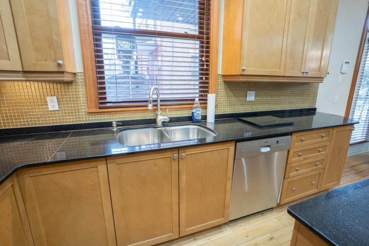 Chic 2br Near Little Italy - 5mins To Metro Apartment *