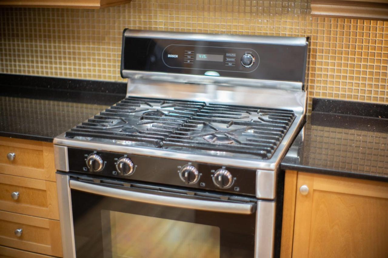 Chic 2br Near Little Italy - 5mins To Metro Apartment *